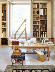 The Oak Spring Garden Library at the Mellons’ Virginia stud farm was designed in 1980 by modernist architect Edward Larrabee Barnes to hold Bunny Mellon’s thousands of rare garden books and horticulture manuals. In this corner, a flowered rug is laid on the diamond-pattern painted floor, and a library ladder stands at the ready. The library is open to scholars by appointment. 